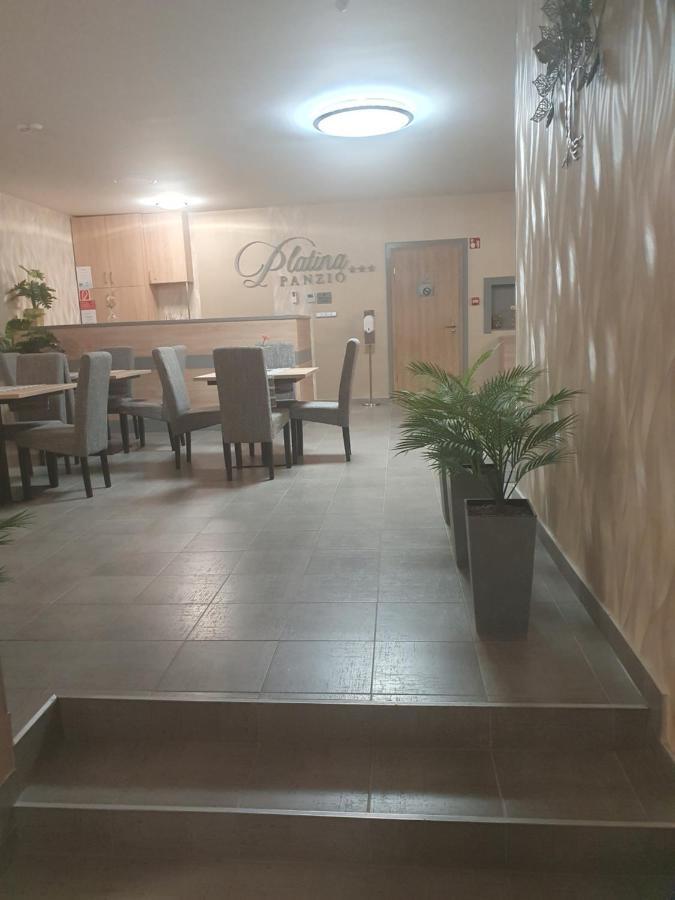 Platina Panzio*** Ujhartyan Exterior photo